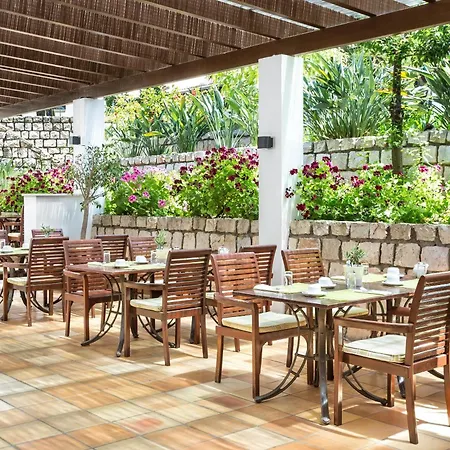 Pine Cliffs Hotel, A Luxury Collection Resort, Algarve فندق البوفيرا