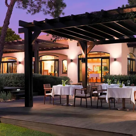 מלון Pine Cliffs Hotel, A Luxury Collection Resort, Algarve אלבופיירה