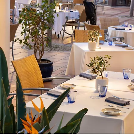 מלון Pine Cliffs Hotel, A Luxury Collection Resort, Algarve אלבופיירה