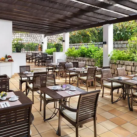 Pine Cliffs Hotel, A Luxury Collection Resort, Algarve 5* אלבופיירה